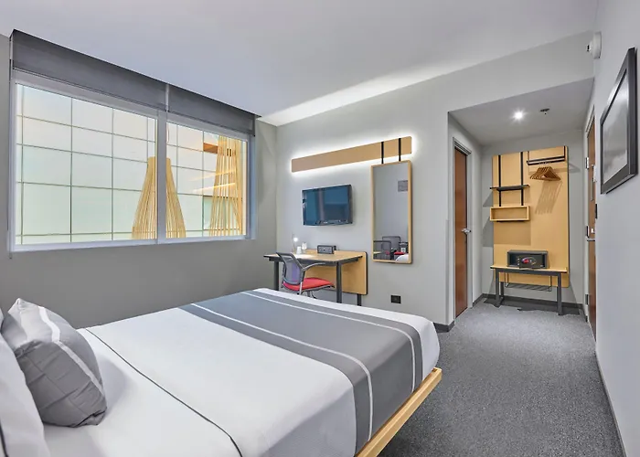 Hotel Express By Marriott Ciudad De Santa Fe 3*